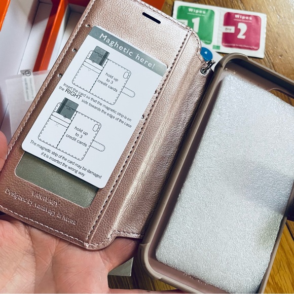 VANAVAGY iPhone 12/12 Pro Magnetic Wallet Case - Picture 3 of 7